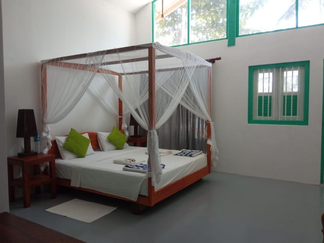 Beach House Kalukatiya - Family Villa, Seaview Room, Garden Room Dikwella Extérieur photo
