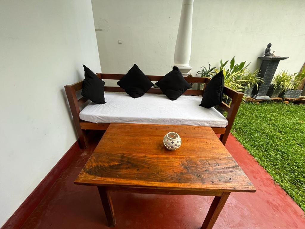 Beach House Kalukatiya - Family Villa, Seaview Room, Garden Room Dikwella Extérieur photo