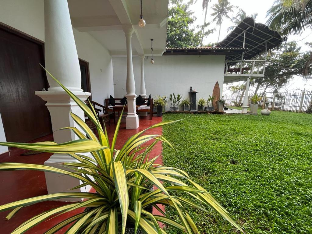 Beach House Kalukatiya - Family Villa, Seaview Room, Garden Room Dikwella Extérieur photo