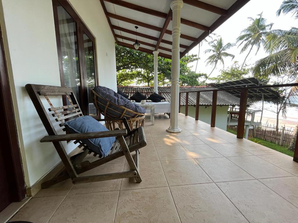 Beach House Kalukatiya - Family Villa, Seaview Room, Garden Room Dikwella Extérieur photo